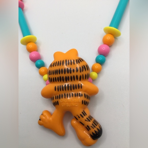 A Very Rare Vintage 1981 Avon Garfield Pastel Choker Necklace - Picture 3 of 3